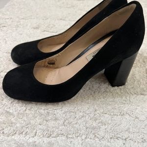 Clarks women’s size 6 black velvet heels